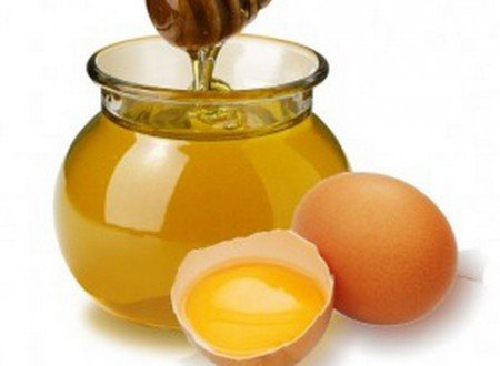 Маска з цибулею і медом від випадіння волосся: рецепт з яйцем