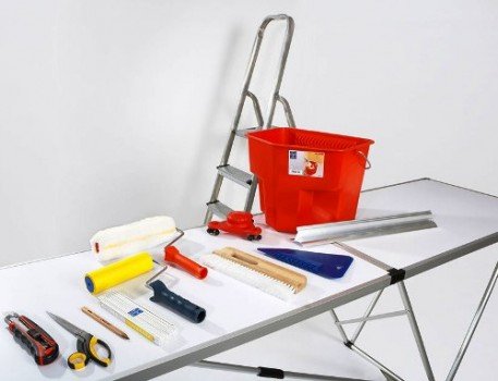 Як поклеїти шпалери своїми руками?