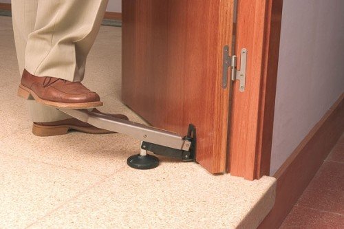 Стара двері з масиву: реставрація своїми руками