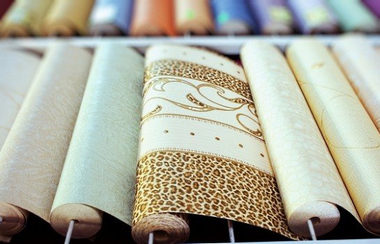 Як поклеїти шпалери своїми руками?