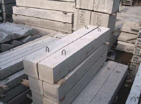 Фундаментні блоки: типи, розміри, вага, використання для стрічкового, пальового підстави і стовпчастого