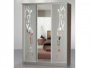 Розсувні двері для шафи купе: всі особливості та недоліки