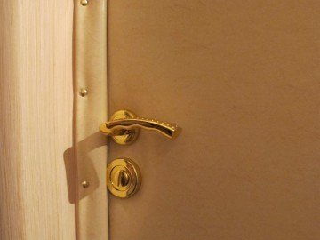 Чим обшити стару деревяну двері і окосячку (обсаду) своїми руками? Чим обшити стару деревяну двері і окосячку (обсаду) своїми руками?