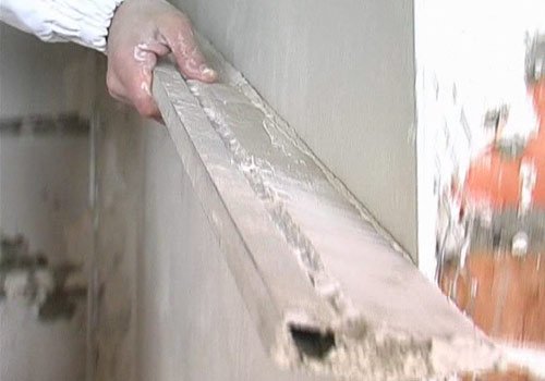 Укладання керамічної плитки на стіну кухні в Хрущовці