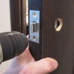 Як розібрати дверну ручну: майстер клас з ремонту круглих та інших ручок