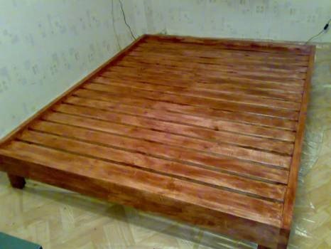 Простий і недорогий варіант конструювання односпального ліжка Простий і недорогий варіант конструювання односпального ліжка