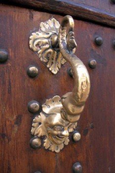 Дверні ручки: внутрішні, зовнішні, натискні