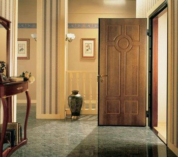 Подвійні вхідні деревяні двері в квартиру