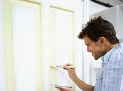 Якою фарбою пофарбувати міжкімнатні двері