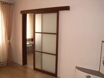 Нижні і верхні напрямні для розсувних дверей