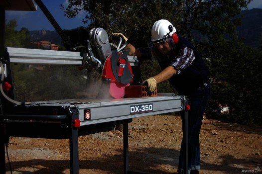 Які інструменти можна використовувати для самостійної різання керамічної плитки?