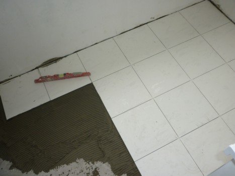 Як укладати плитку на деревяну підлогу? Як укладати плитку на деревяну підлогу?