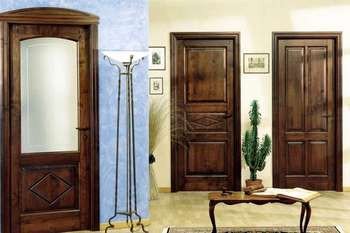 Дубові двері в інтерєрі