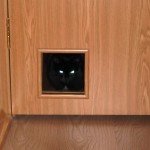 Как сделать дверь для кошки в двери туалета Как сделать дверь для кошки в двери туалета
