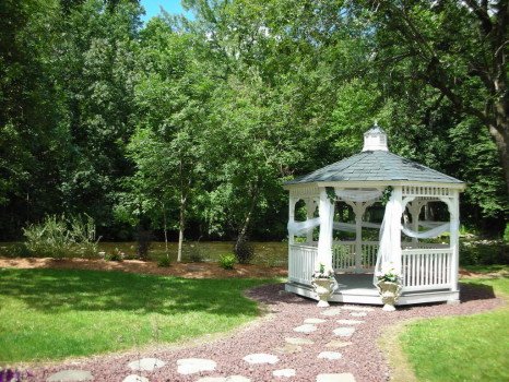 Будуємо деревяну альтанку своїми силами