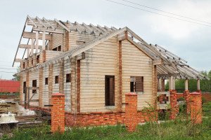 Ремонт старого деревяного будинку своїми руками: поетапний процес. Фундаментні роботи. Відновлення фасаду, даху і горищного приміщення