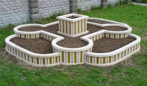 Бордюри для клумб своїми руками з пластикових пляшок, дерева та цегли