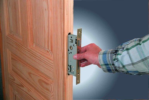 Ремонт деревяних дверей: реставрація своїми руками