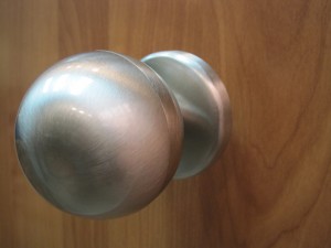 Дверні ручки для міжкімнатних дверей: які краще і які елегантніше