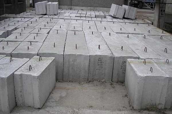 Фундаментні блоки: типи, розміри, вага, використання для стрічкового, пальового підстави і стовпчастого