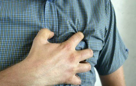 В чому може бути причина, якщо болить ліва груди? Характер болю і якими патологіями може бути викликана.