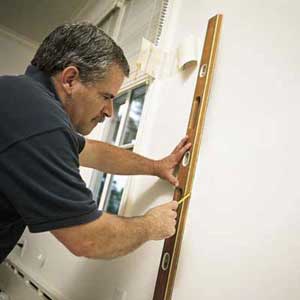 Як поклеїти шпалери своїми руками?