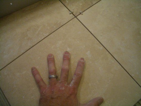 Як клеїти плитку під час ремонту