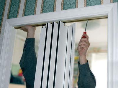 Установка дверей гармошки своїми руками Установка дверей гармошки своїми руками