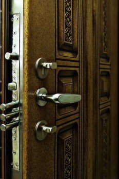 Установка броньованих дверей