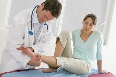 Болять ступні ніг: причини і лікування