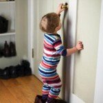 Відкривання дверей   правою лівій і без ручок, огляд механізмів