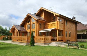 Заміський будинок з бруса: вибір проекту і особливості виконання будівельних робіт