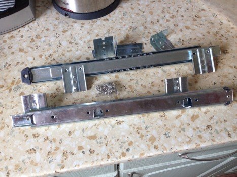 Складання компютерного столу своїми руками Складання компютерного столу своїми руками