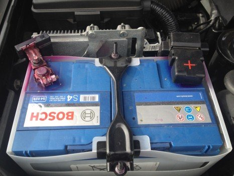 Самостійно визначаємо термін придатності акумулятора автомобіля