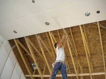 Сучасні способи обробки стель мансардних приміщень Сучасні способи обробки стель мансардних приміщень