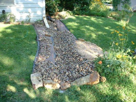 Секрети і тонкощі створення сухого струмка на ділянці