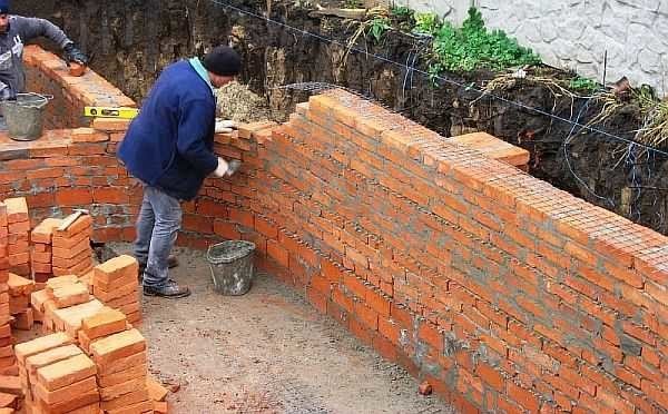 Басейн з цегли та блоків своїми руками: різні варіанти