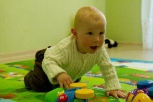 Дитячий килимок для повзання та його функціональне призначення