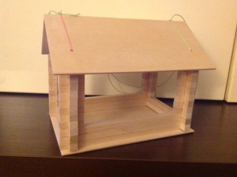 Самостійне виготовлення годівниці для птахів