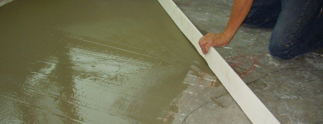 Як вирівняти бетонну підлогу перед укладанням лінолеуму