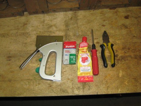 Самостійно перетягуємо старе крісло