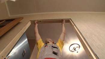 Як облагородити вхідні двері своїми руками?