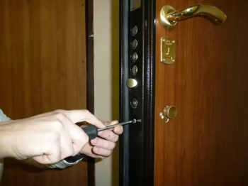 Заміна замків у металевих вхідних дверей своїми руками