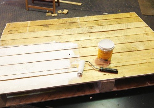 Поради щодо самостійного виготовлення ліжка з піддонів Поради щодо самостійного виготовлення ліжка з піддонів