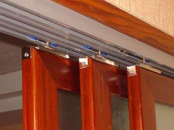 Нижні і верхні напрямні для розсувних дверей