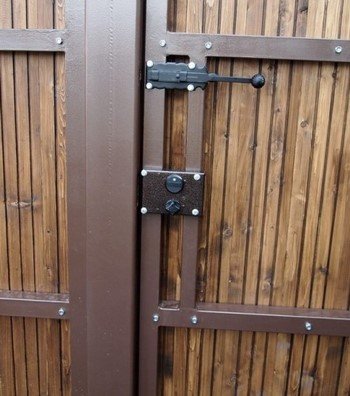 Калитка с замком из профнастила своими руками 64
