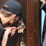 Відкривання дверей   правою лівій і без ручок, огляд механізмів