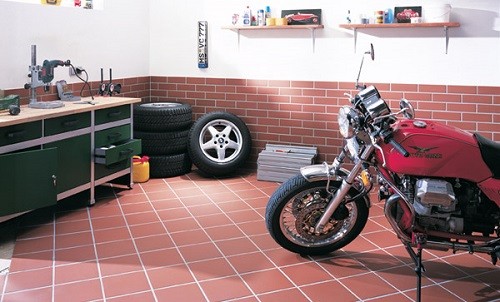 Плитка для гаража: особливості укладання