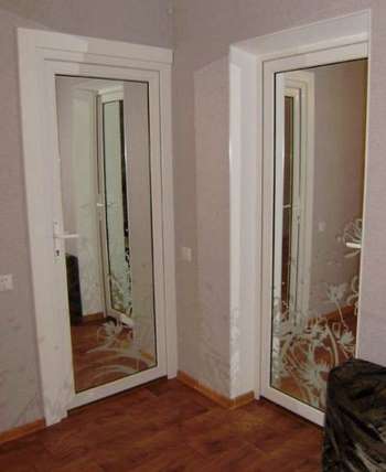 Міжкімнатні двері з дзеркалом