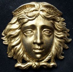 Декоративні накладки на двері: комбінація естетики і функціоналу